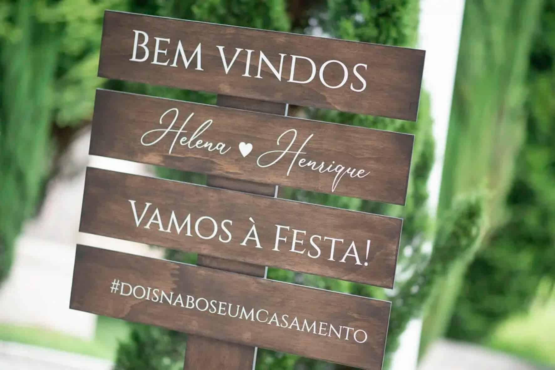 Placa Casamento Direcional Madeira