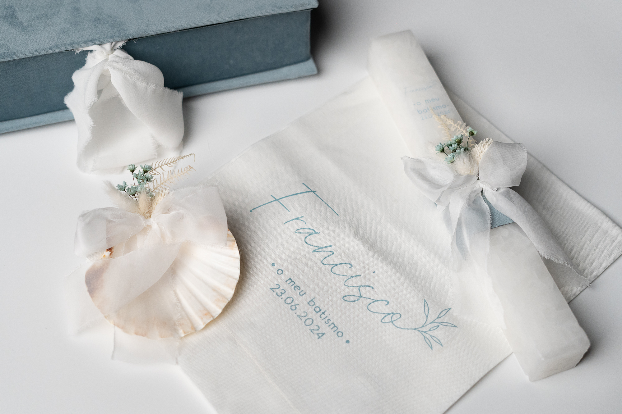 Conjunto de vela, concha toalha e caixa para menino