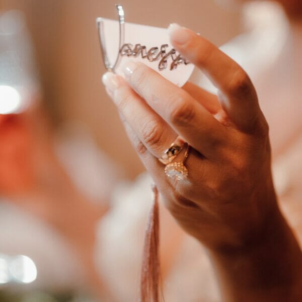 Marcador de lugar e de livro para lembrança de casamento