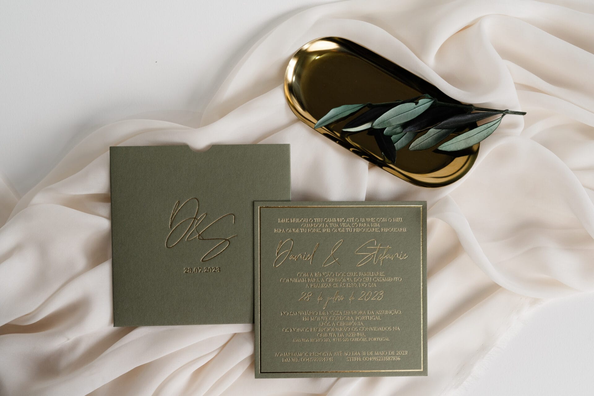 convite de casamento verde e dourado