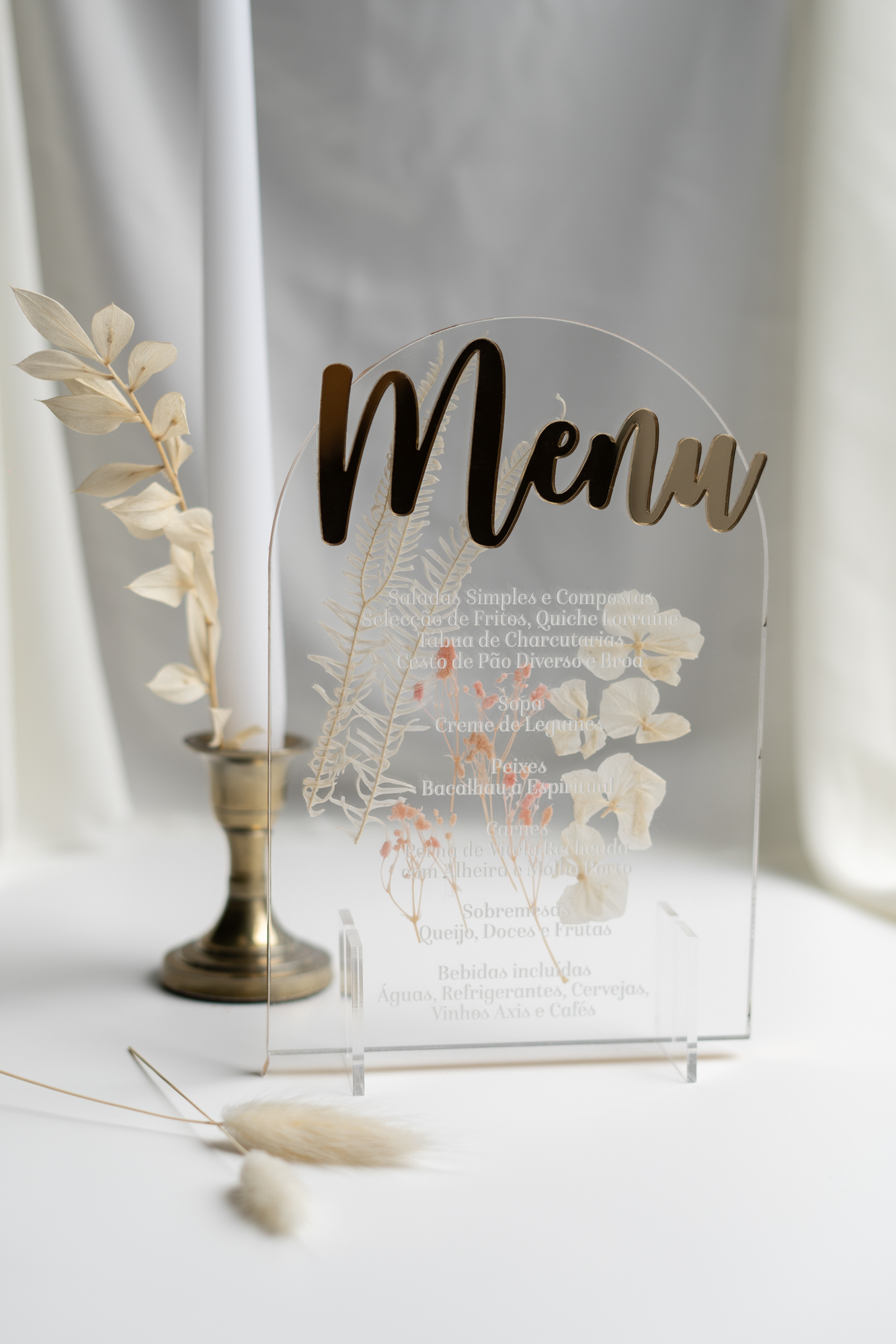 Marcador de Mesa em acrílico com flores secas