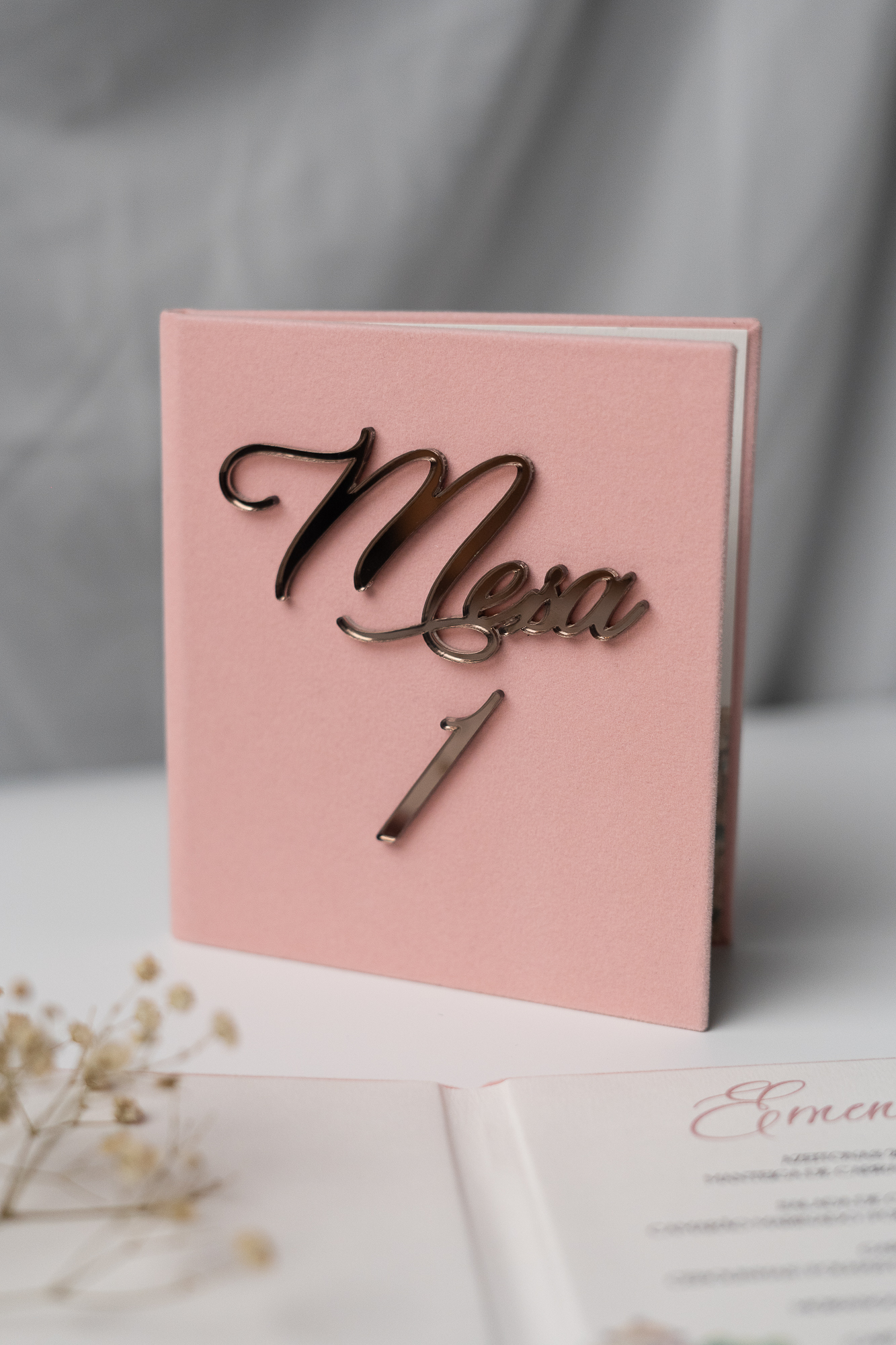 Marcador de mesa para casamento com menu incluído