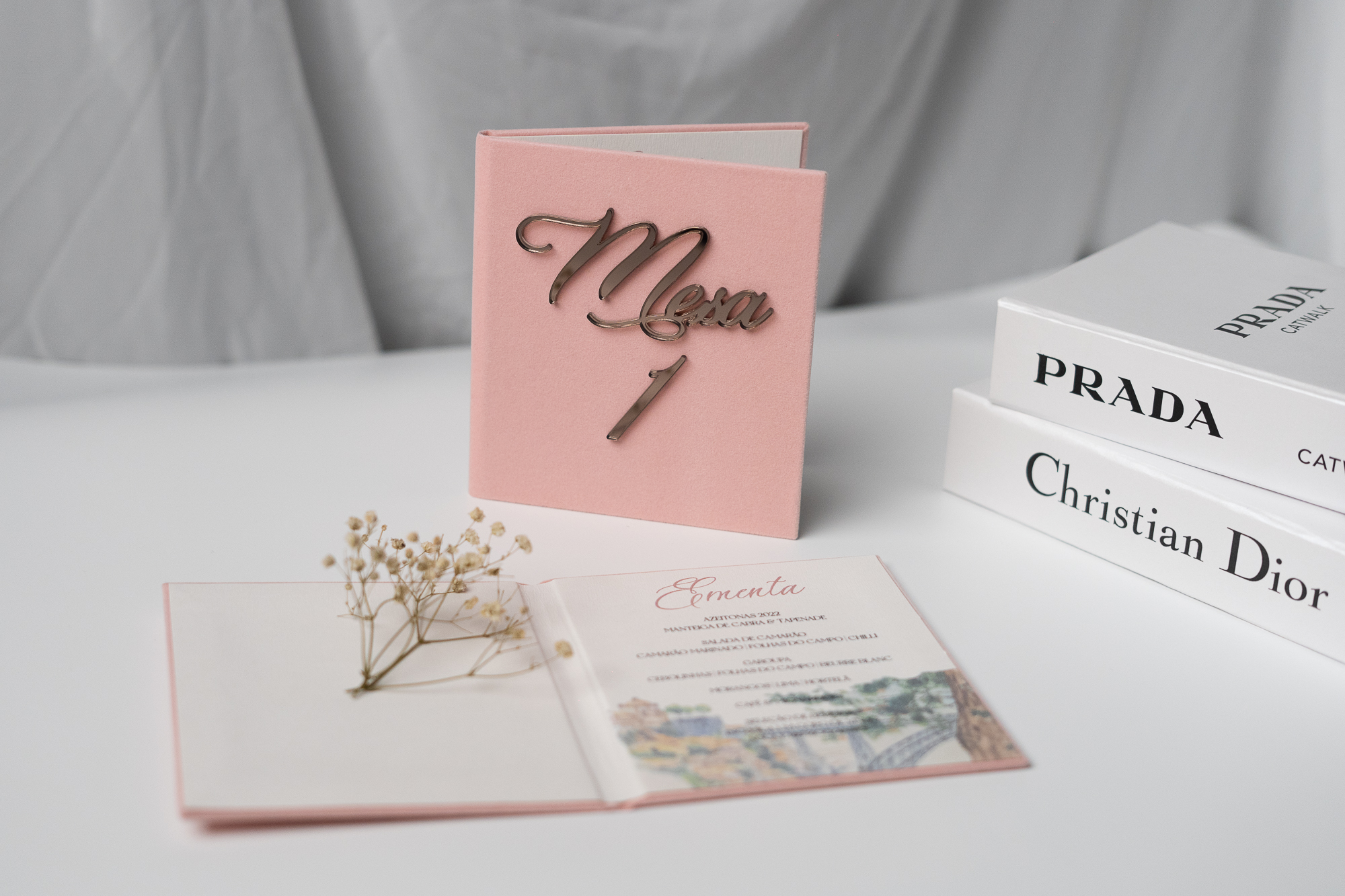 Identificador de mesa e menu, um dois em um super elegante e diferente