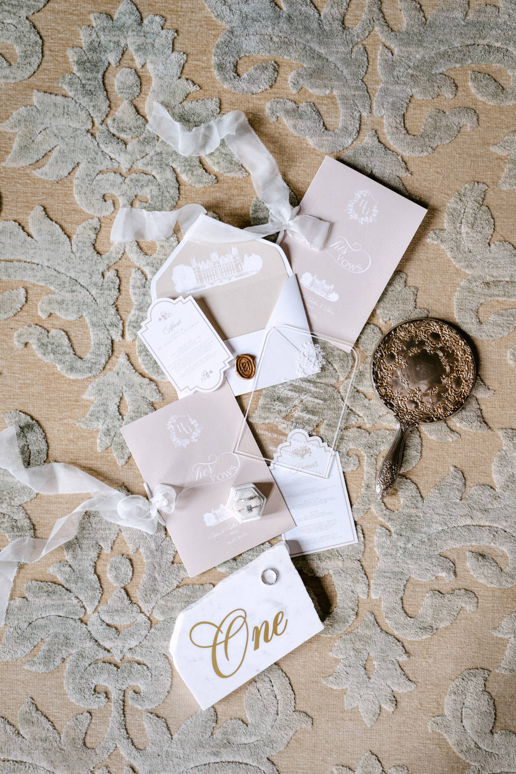 Estacionário para o Editorial WedVibes no Château Challain.