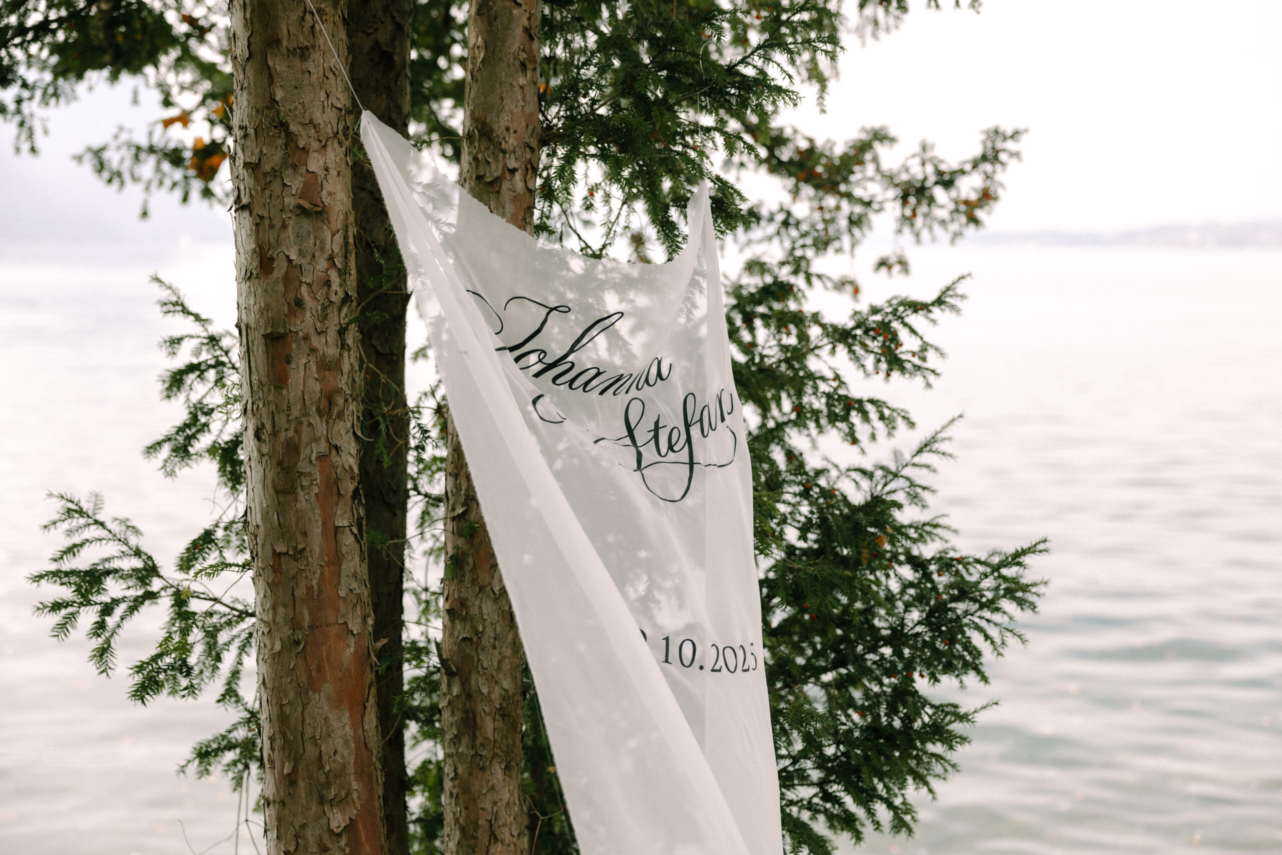 Welcome sign in organza - boas vindas em tecido fluído para casamento