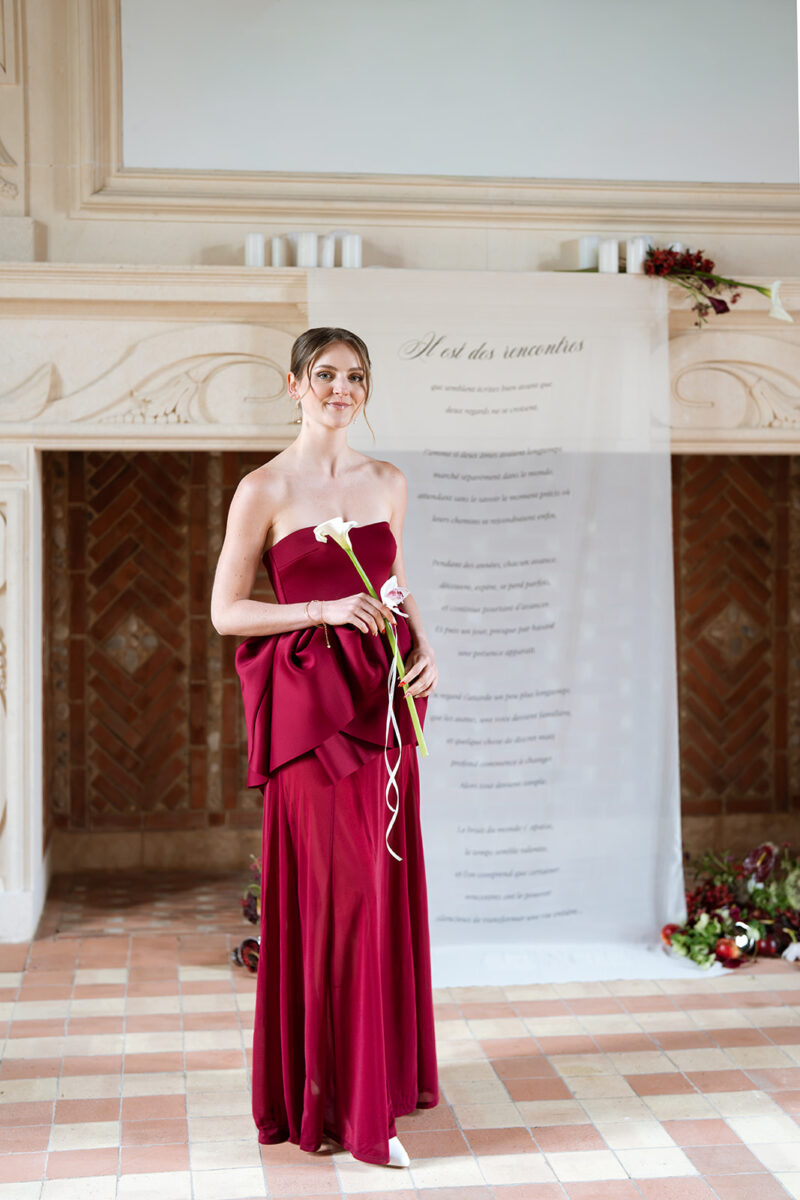 Detalhe do editorial de casamento no Château Savignac, com estacionário em veludo bordeaux da Miminhos Rita Catita