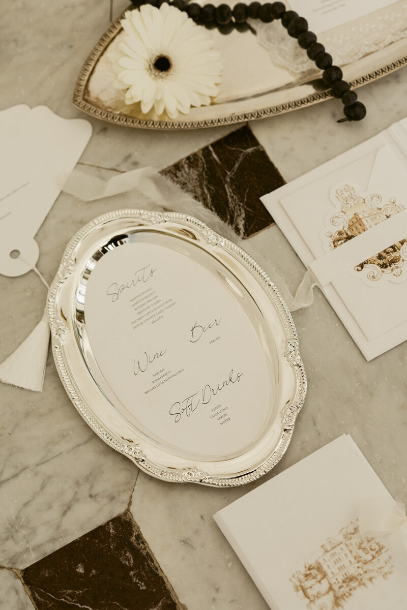 Menu bar de casamento em bandeja prateada na Villa Astor, em Sorrento
