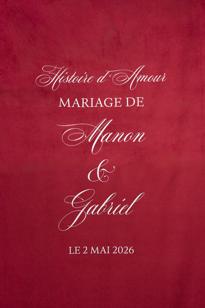 Welcome sign de casamento em tecido de veludo no Château Savignac
