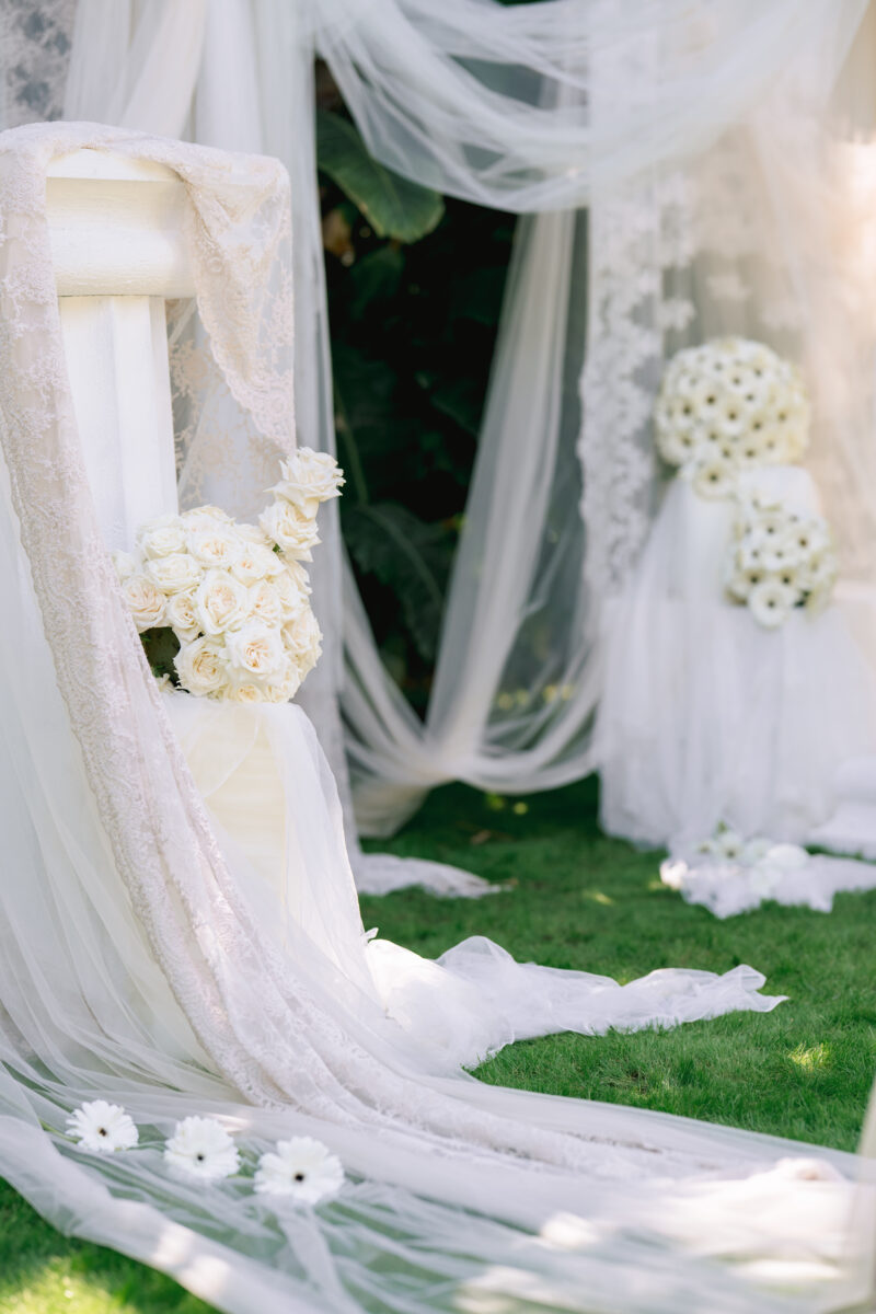 Detalhe do editorial de casamento na Villa Astor, em Sorrento, com estacionário em renda da Miminhos Rita Catita