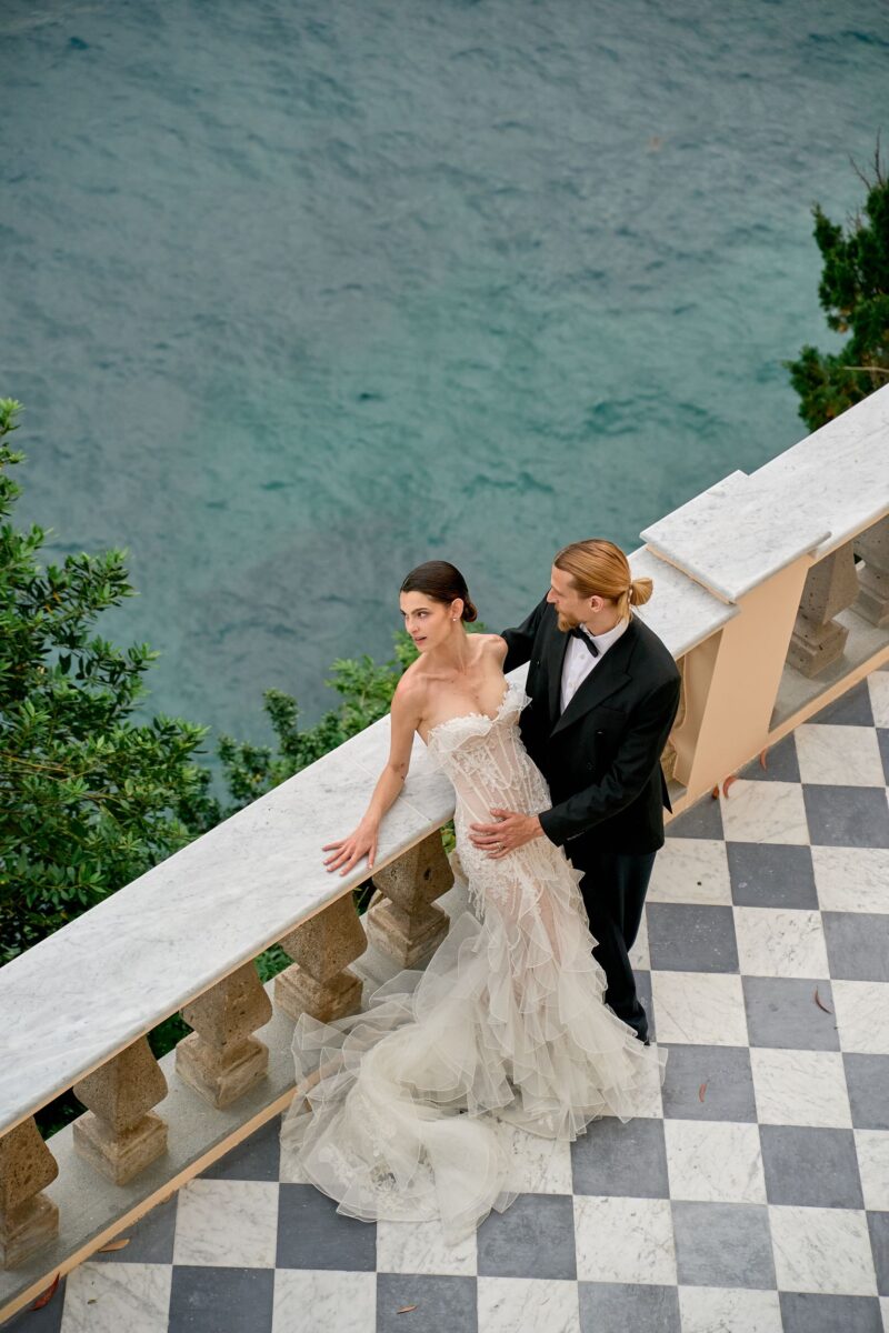 Detalhe do editorial de casamento na Villa Astor, em Sorrento, com estacionário em renda da Miminhos Rita Catita